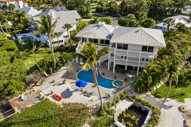 8 Herons Nest, Sewalls Point, FL 34996