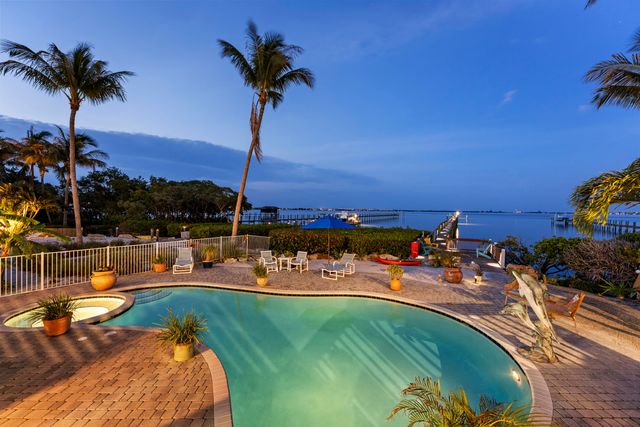 8 Herons Nest, Sewalls Point, FL 34996