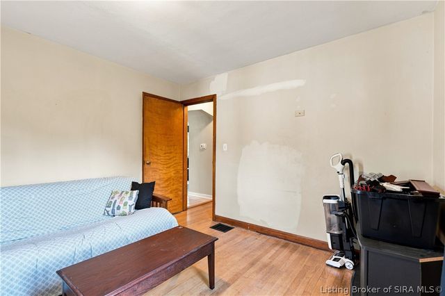 2411 Jollissaint Avenue, New Albany, IN 47150