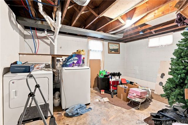 2411 Jollissaint Avenue, New Albany, IN 47150