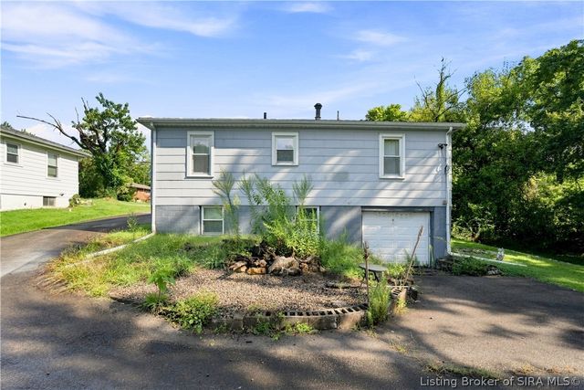 2411 Jollissaint Avenue, New Albany, IN 47150
