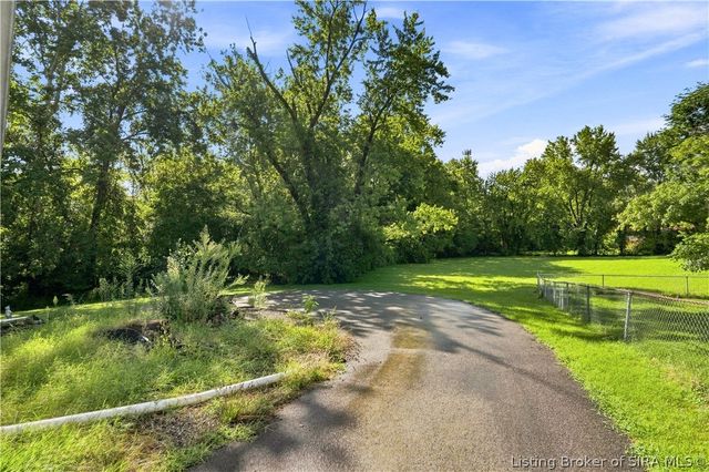 2411 Jollissaint Avenue, New Albany, IN 47150