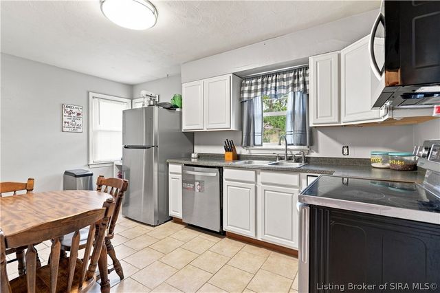 2411 Jollissaint Avenue, New Albany, IN 47150
