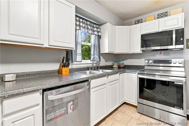 2411 Jollissaint Avenue, New Albany, IN 47150