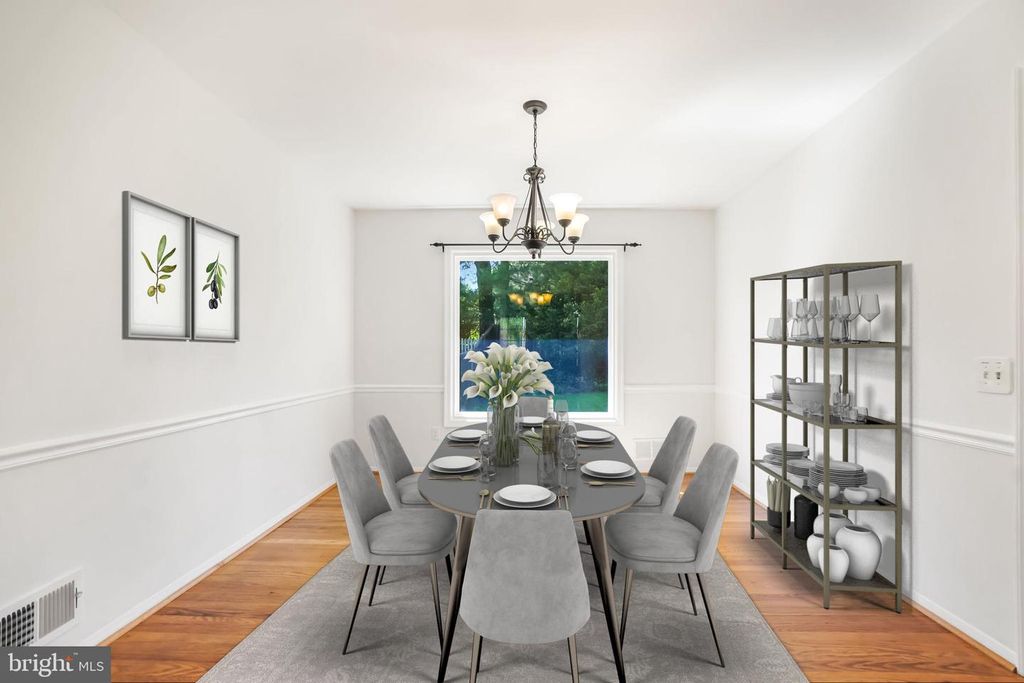 Image 10 of property listing at 9120 PADDOCK LN, Potomac, MD 20854