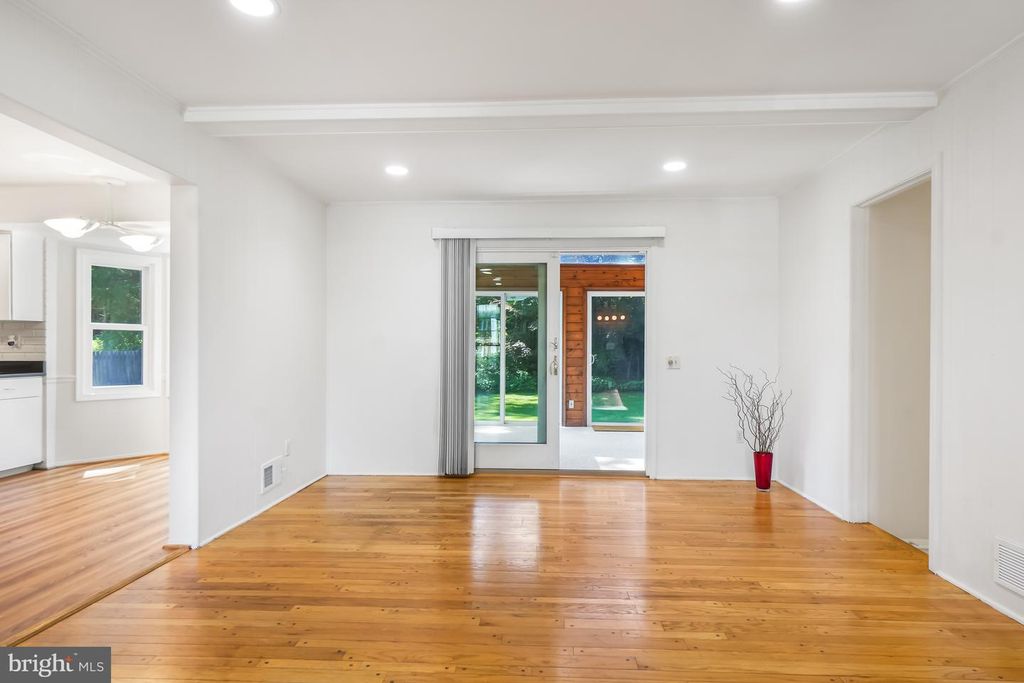 Image 23 of property listing at 9120 PADDOCK LN, Potomac, MD 20854