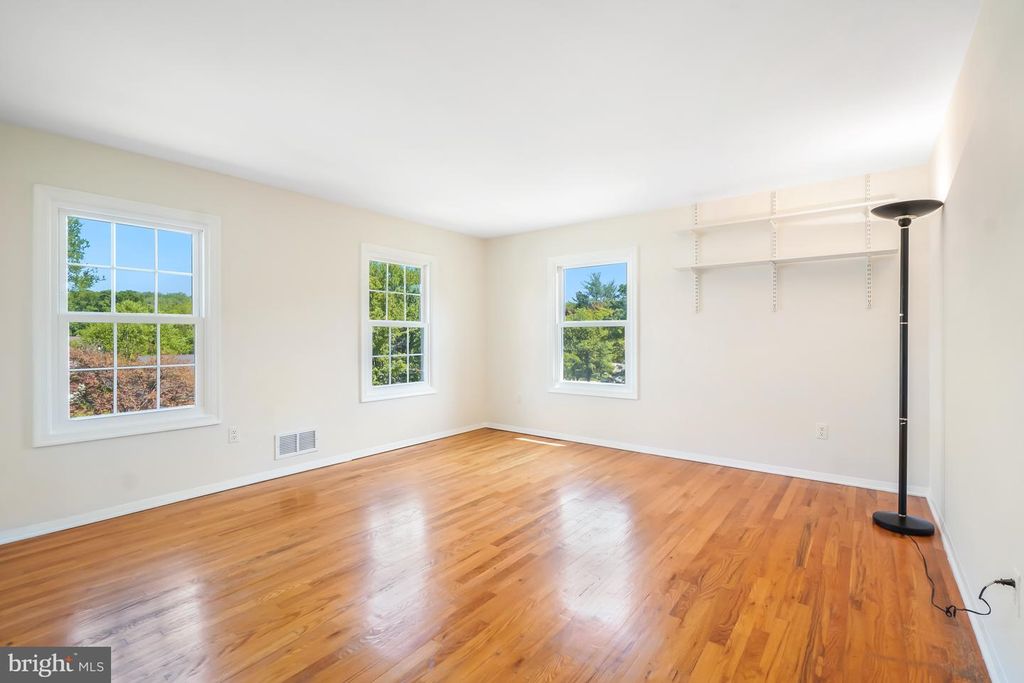 Image 31 of property listing at 9120 PADDOCK LN, Potomac, MD 20854