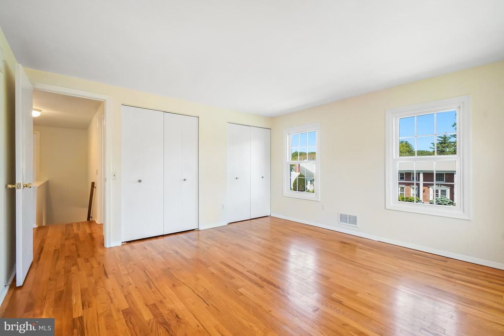 Image 32 of property listing at 9120 PADDOCK LN, Potomac, MD 20854