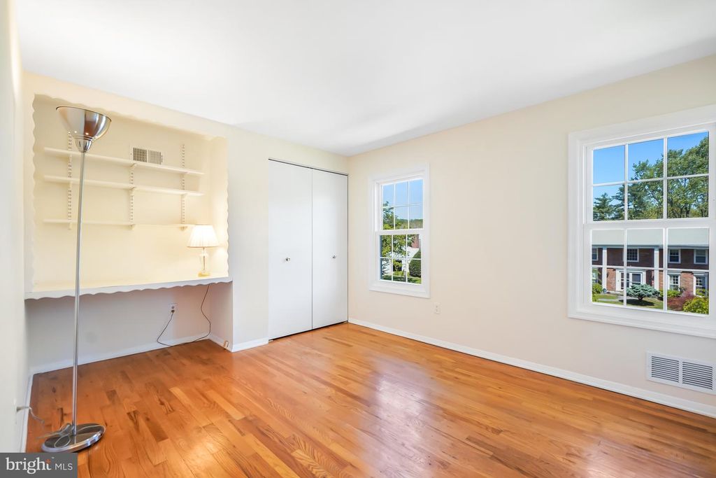 Image 34 of property listing at 9120 PADDOCK LN, Potomac, MD 20854