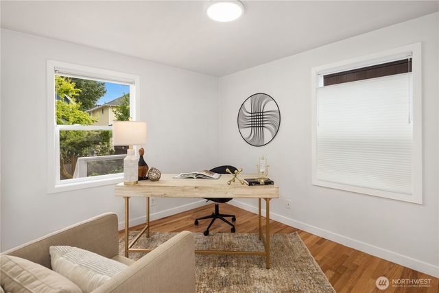 3711 NE 42nd St, Seattle, WA 98105