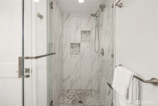 3711 NE 42nd St, Seattle, WA 98105