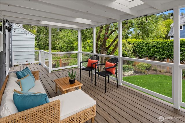 3711 NE 42nd St, Seattle, WA 98105