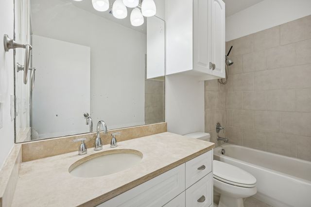 2606 Shelby Avenue 304, Dallas, TX 75219