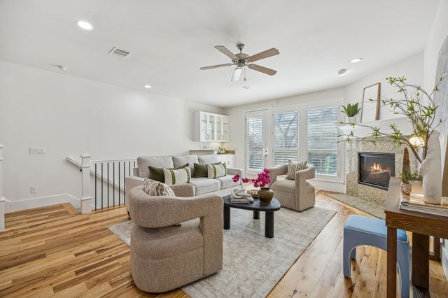 2606 Shelby Avenue 304, Dallas, TX 75219