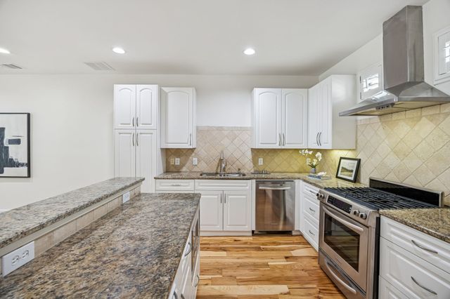 2606 Shelby Avenue 304, Dallas, TX 75219