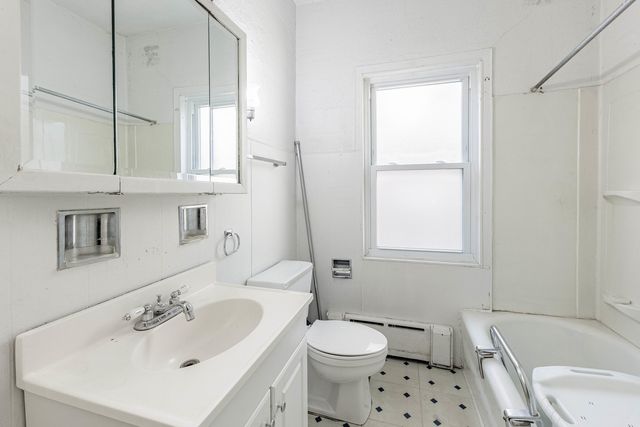 2445 S 58th Avenue, Cicero, IL 60804