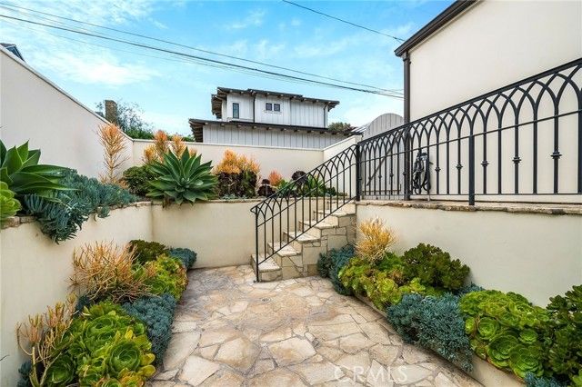 755 31st, Manhattan Beach, CA 90266