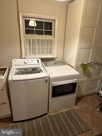 8754 SIGNAL HILL RD, Manassas, VA 20110