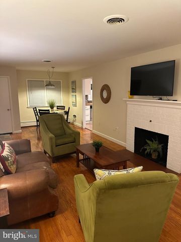 8754 SIGNAL HILL RD, Manassas, VA 20110