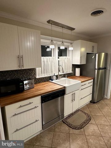 8754 SIGNAL HILL RD, Manassas, VA 20110