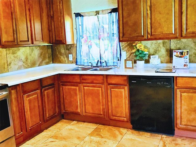 104 Sweet Gum, Village Mills, TX 77663