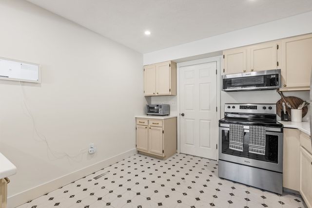 23 Tamarack Ln 23, Peabody, MA 01960