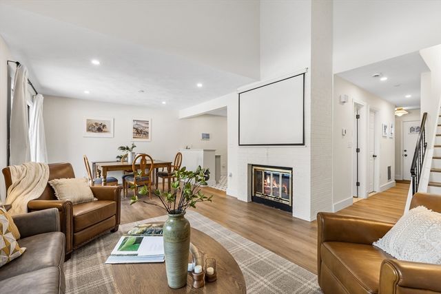 23 Tamarack Ln 23, Peabody, MA 01960