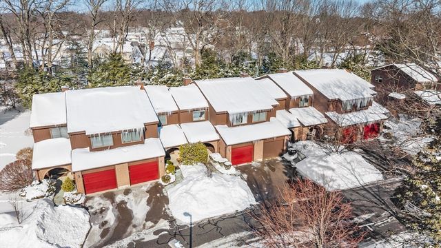 23 Tamarack Ln 23, Peabody, MA 01960