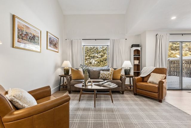 23 Tamarack Ln 23, Peabody, MA 01960