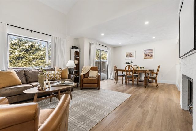 23 Tamarack Ln 23, Peabody, MA 01960