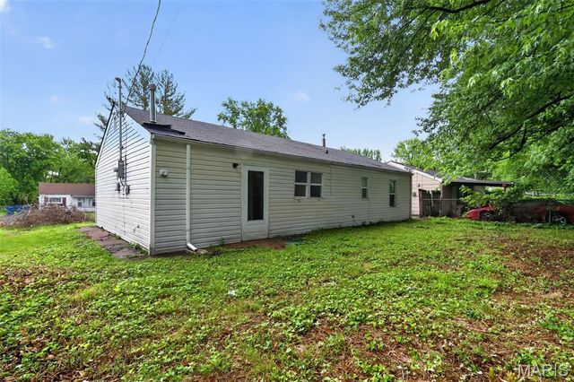 9827 Lorna Lane, St Louis, MO 63136