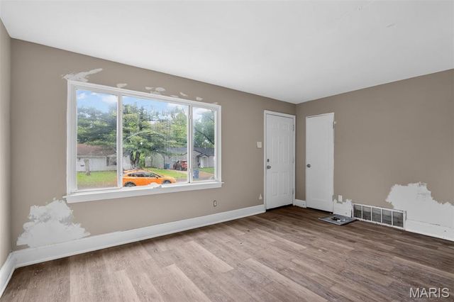 9827 Lorna Lane, St Louis, MO 63136