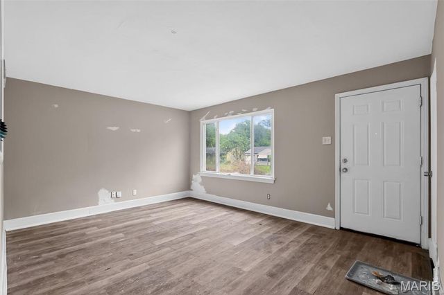 9827 Lorna Lane, St Louis, MO 63136