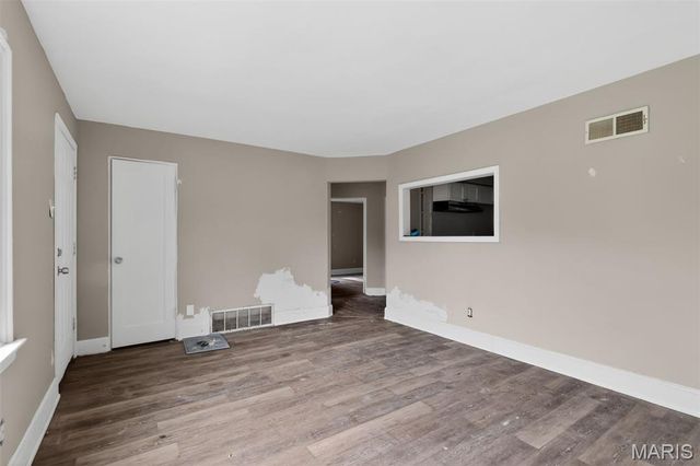 9827 Lorna Lane, St Louis, MO 63136