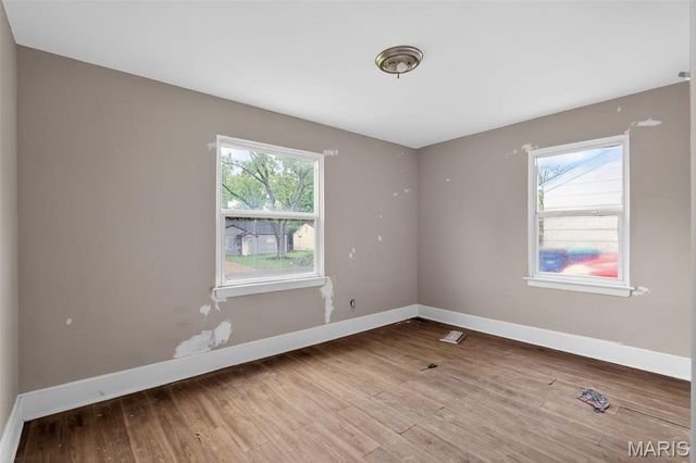 9827 Lorna Lane, St Louis, MO 63136