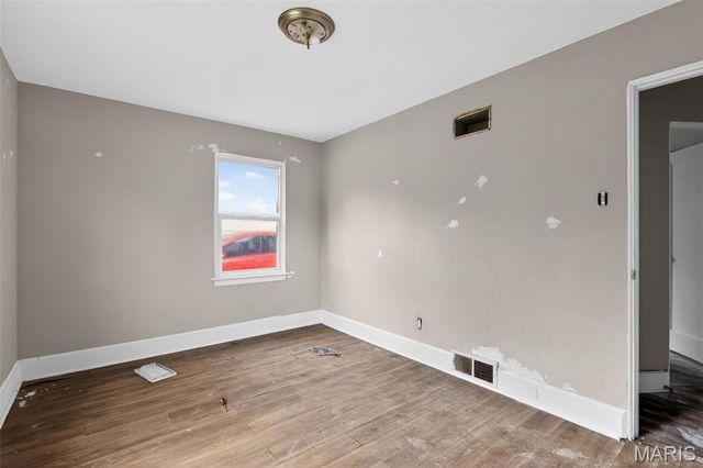9827 Lorna Lane, St Louis, MO 63136