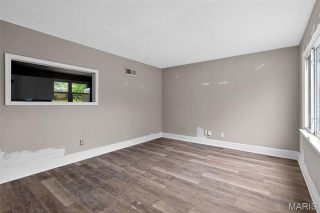 9827 Lorna Lane, St Louis, MO 63136