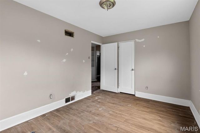 9827 Lorna Lane, St Louis, MO 63136