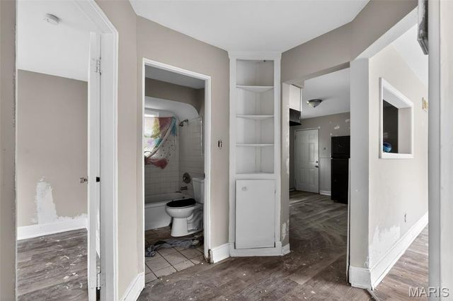 9827 Lorna Lane, St Louis, MO 63136