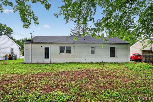 9827 Lorna Lane, St Louis, MO 63136