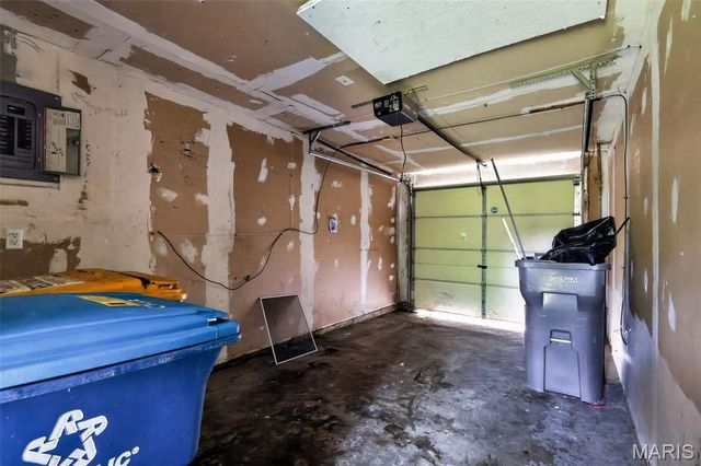 9827 Lorna Lane, St Louis, MO 63136