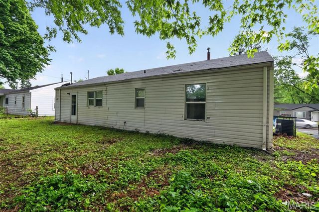 9827 Lorna Lane, St Louis, MO 63136