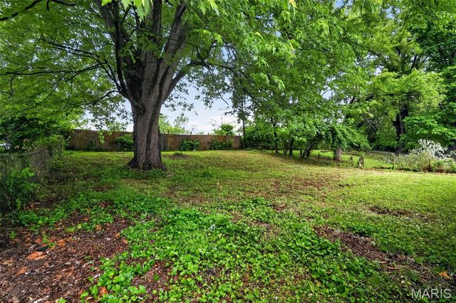 9827 Lorna Lane, St Louis, MO 63136