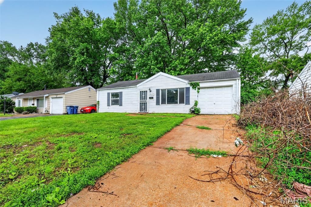 9827 Lorna Lane, St Louis, MO 63136
