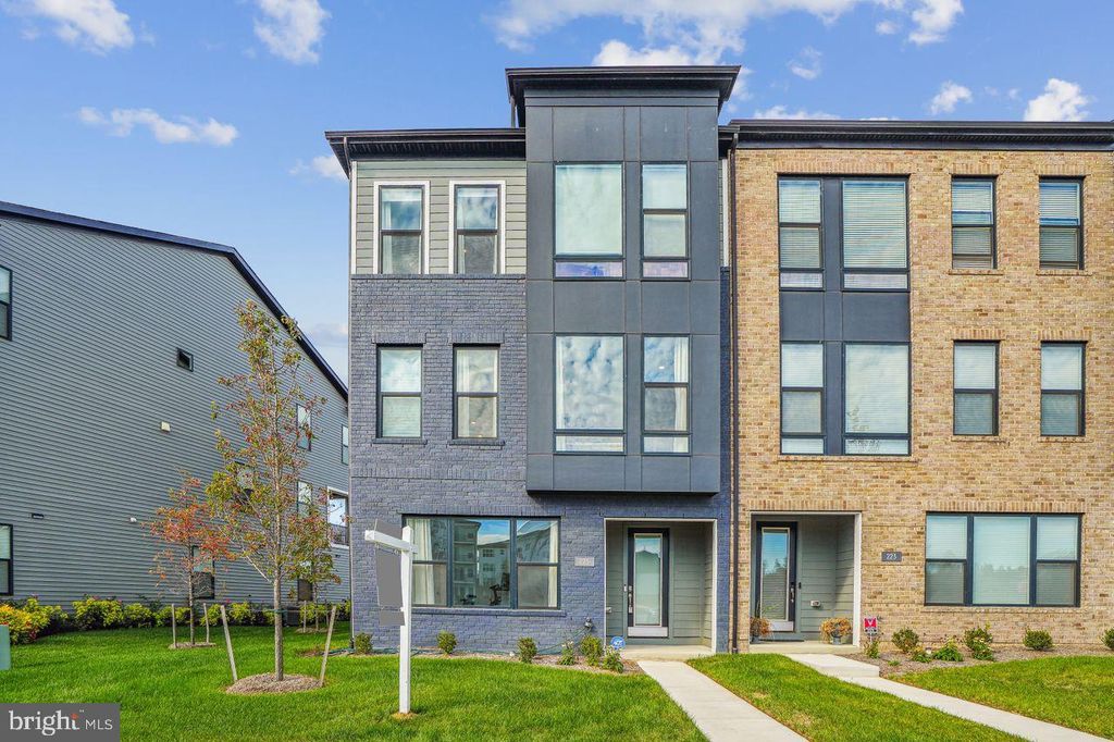 225 SUMMIT POINT BLVD, Bowie, MD 20716