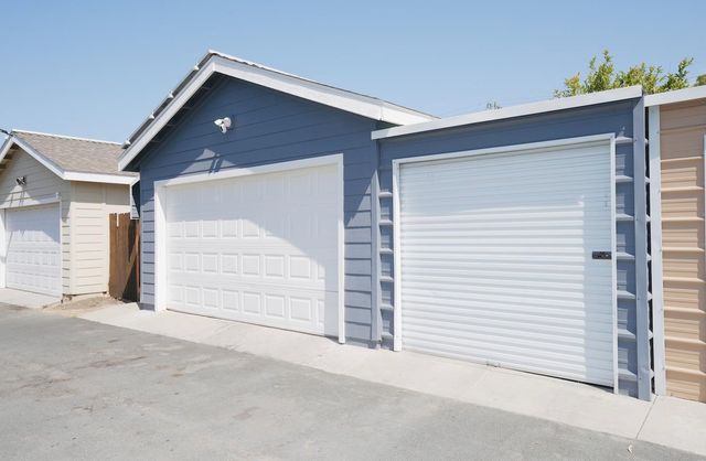 1199 W Cesar Chavez Boulevard, Fresno, CA 93706