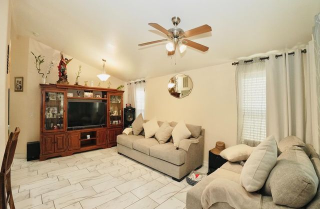 1199 W Cesar Chavez Boulevard, Fresno, CA 93706