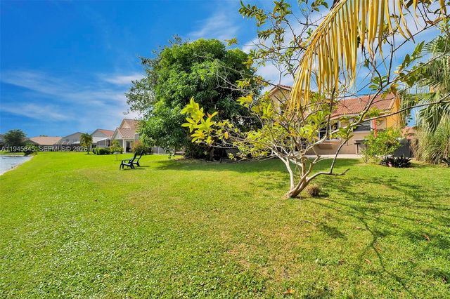 18071 Clear Brook Cir, Boca Raton, FL 33498