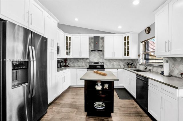 18071 Clear Brook Cir, Boca Raton, FL 33498