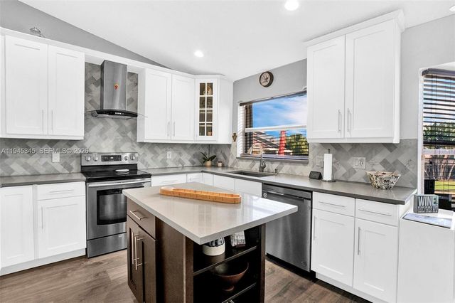 18071 Clear Brook Cir, Boca Raton, FL 33498